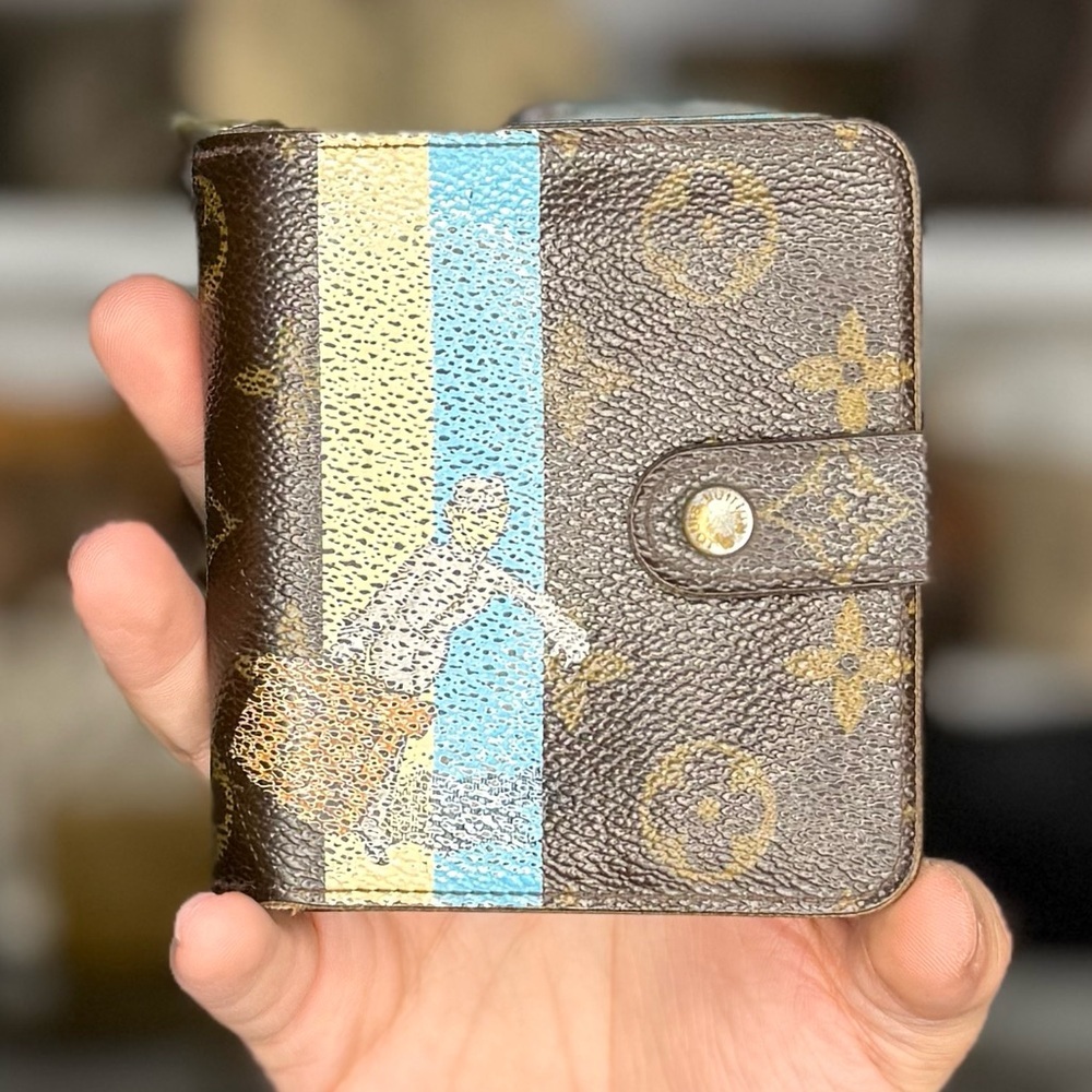 LV RARE WALLET